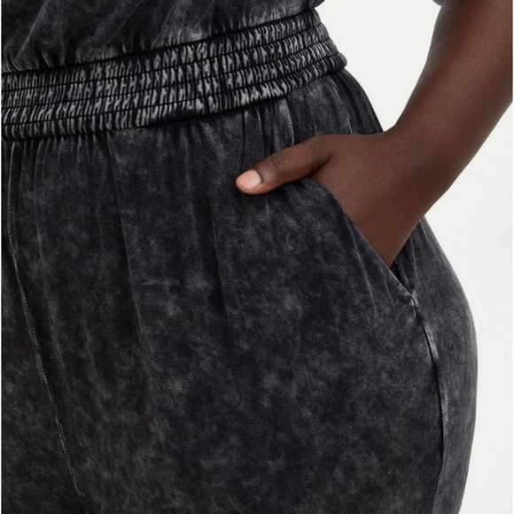 Torrid Brand New Jumpsuit Size 1 - Picture 3 of 5